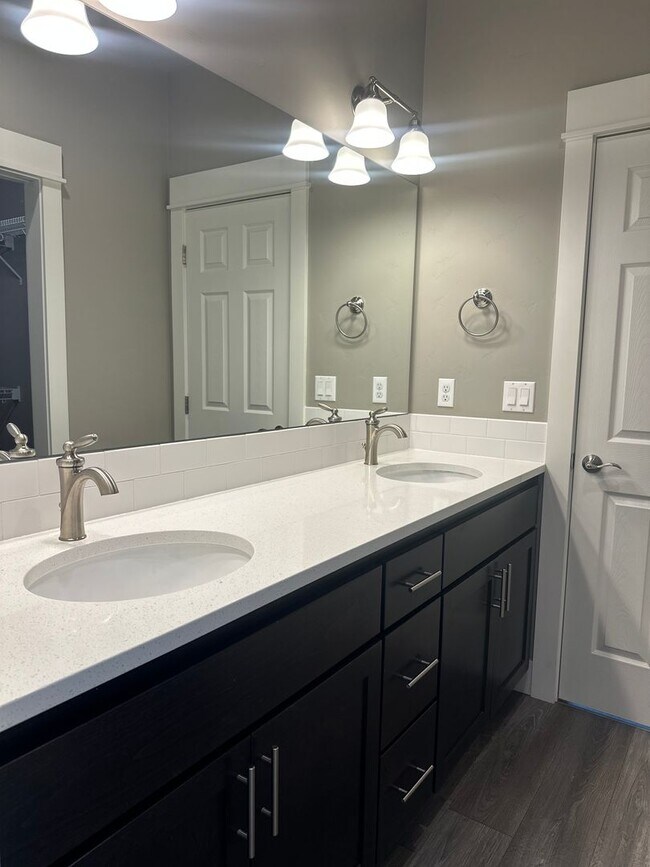 Building Photo - Beautiful Stone Creek Home | Open Layout, RV Parking & Private Pool Access