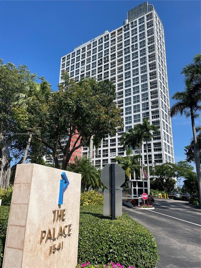 Building Photo - 1541 Brickell Ave