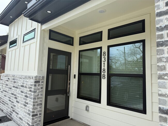 Building Photo - 8318 Brandon St