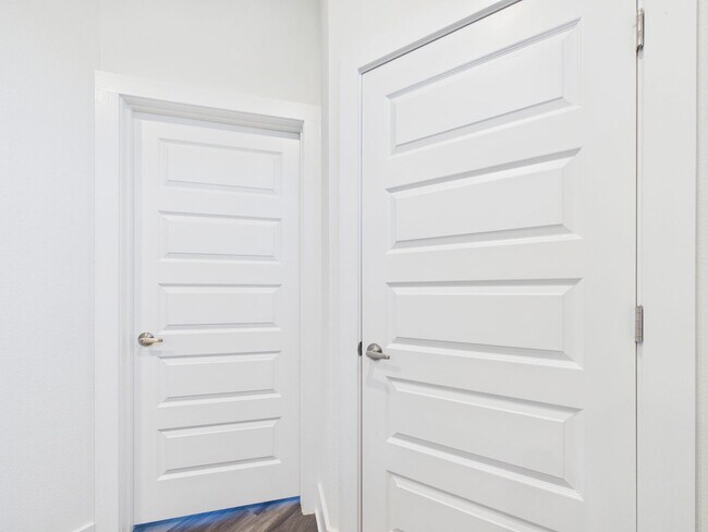 Building Photo - 6102 Caddie St