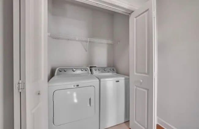 Building Photo - 1390 Dutch Valley Pl NE