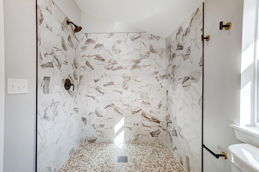 Master bathroom - 102 S Liberty St