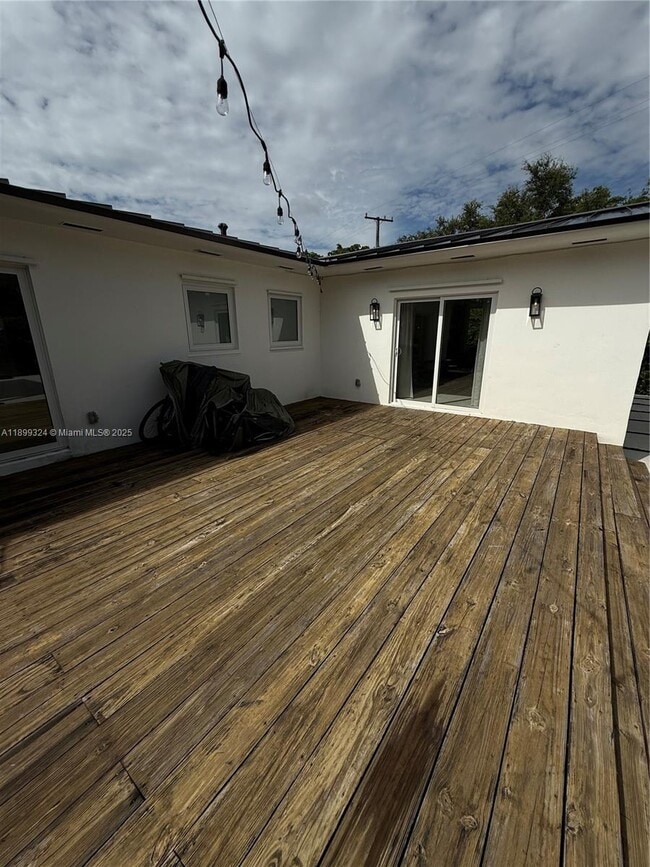 Building Photo - 675 NE 93rd St