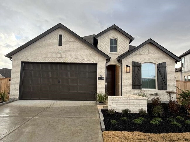 Building Photo - 11239 Peacock Flower St