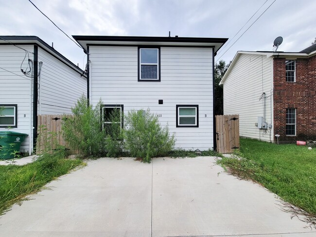 Building Photo - This newly constructed 3-bedroom, 2-bathro...