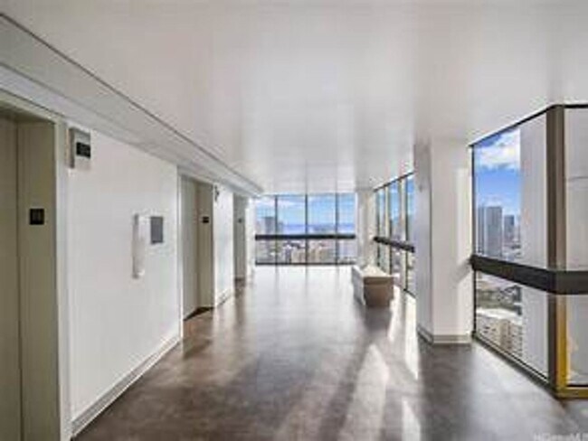 Building Photo - 1212 Punahou St