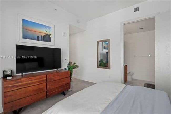 Building Photo - 17550 Collins Ave