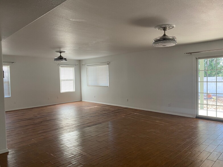 Building Photo - 5028 W Hurston Dr