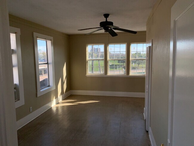 Building Photo - Charming Uptown Duplex in the Heart of Dow...