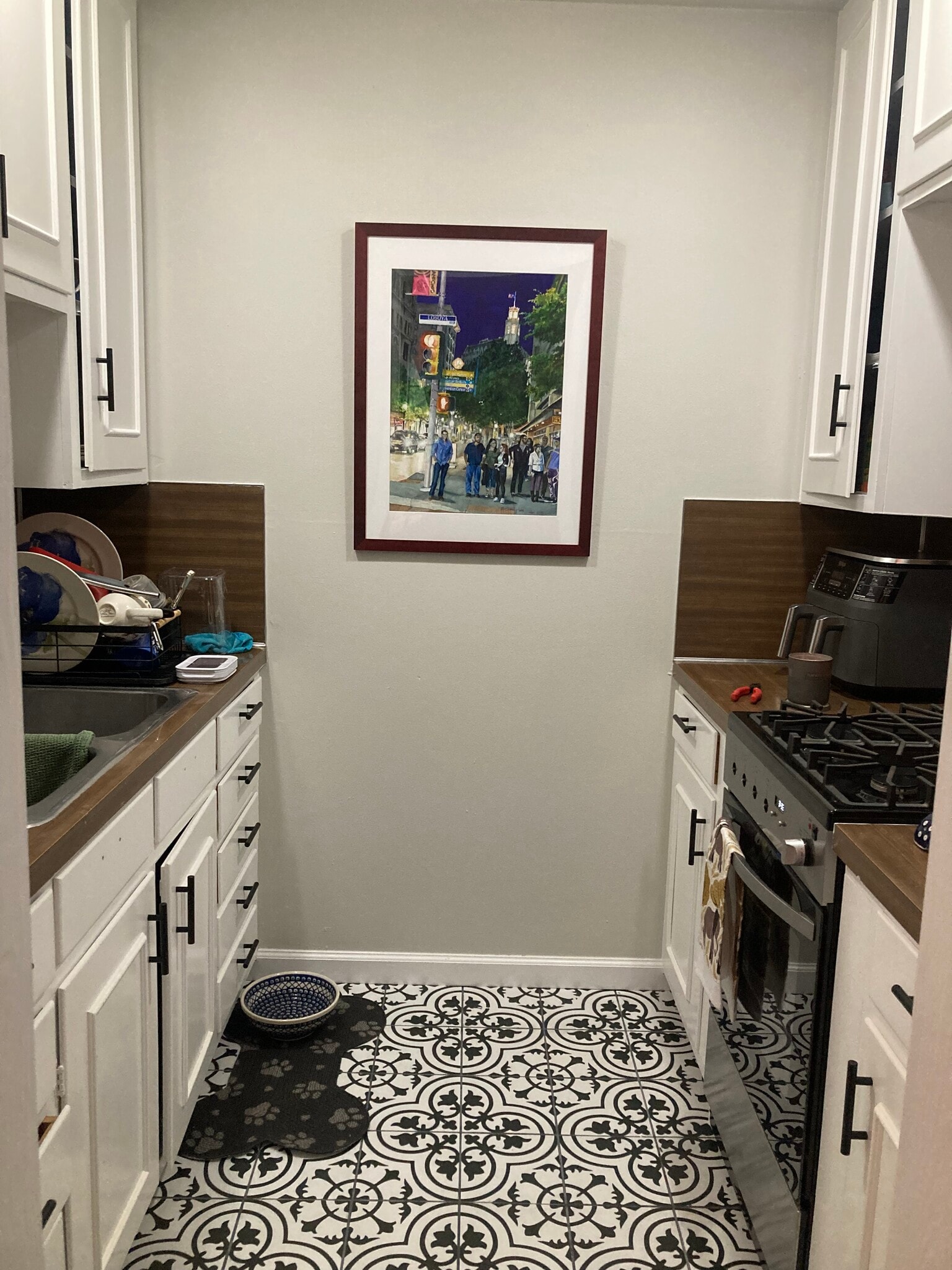 Kitchenette with new appliances - 2812 Anita Ln
