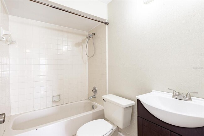 Building Photo - 1404 Northlake Dr