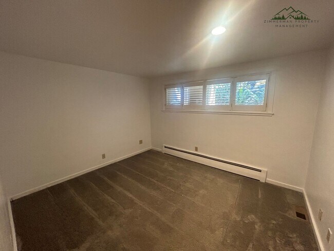 Building Photo - 320 Sunset Dr