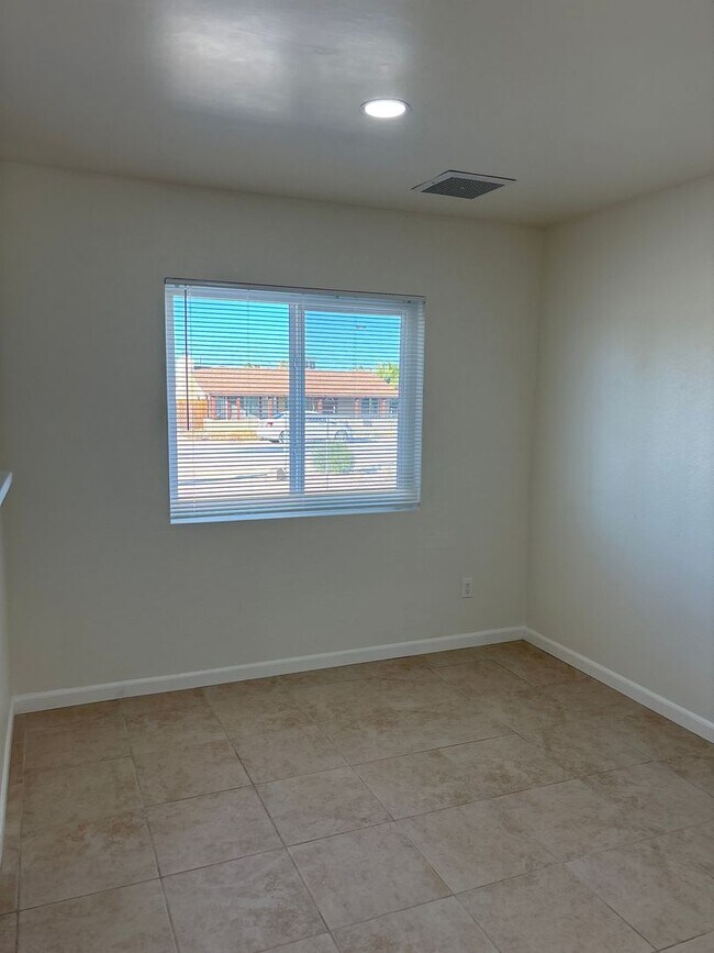 Building Photo - 72265 Sun Valley Dr