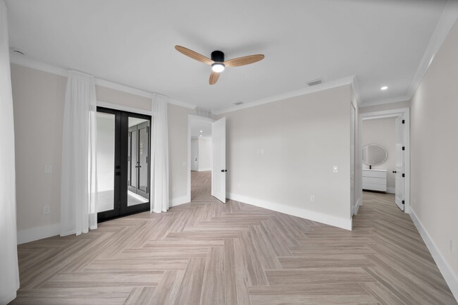 Building Photo - 1142 NE 37th St