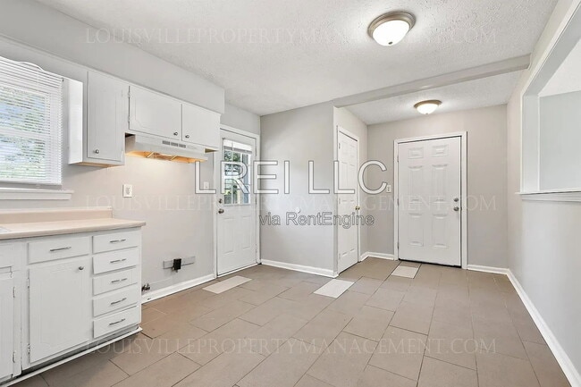 Building Photo - 8300 Candleglow Ln