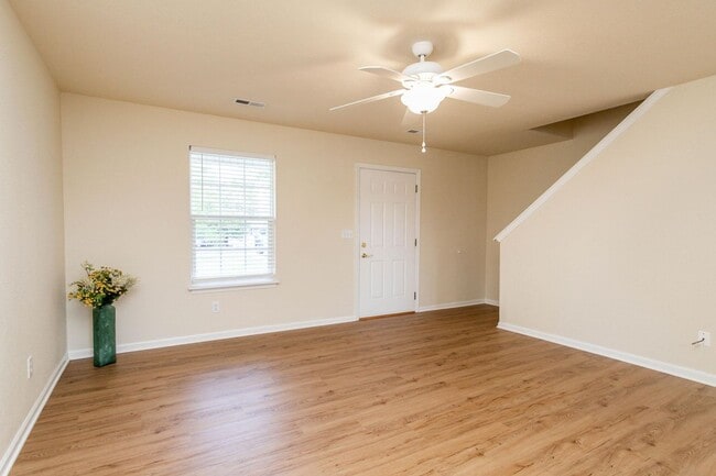 Building Photo - 4522 Waterloo Dr (Duplex)
