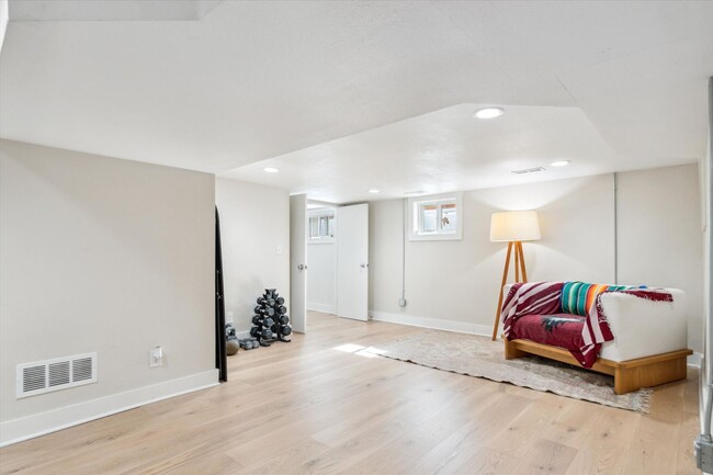 Building Photo - 3BD, 3BA Sunnyside Bungalow with 3-Car Garage