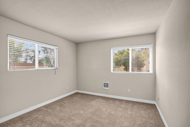 Building Photo - Cozy 2 BD, 1 BA Condo in Las Palmas Villas!