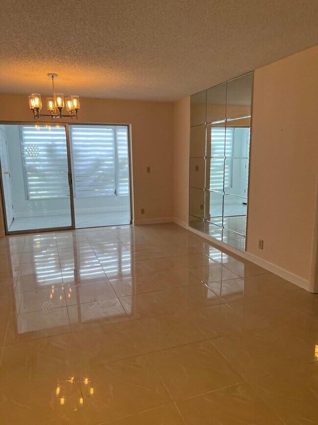 Building Photo - 131 Lake Olive Dr