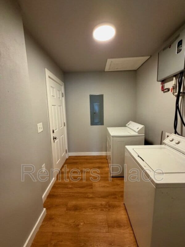 Building Photo - 2429 N Rockford Ave