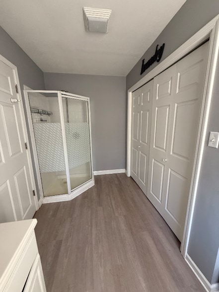 Building Photo - 8934 S South Hill Dr