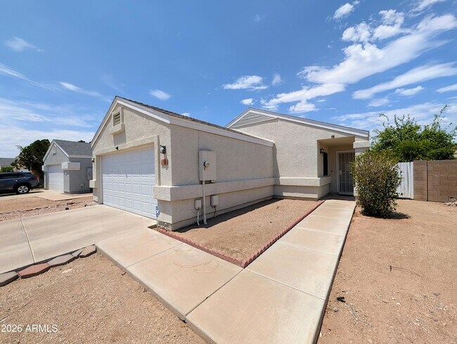 Building Photo - 2824 W Angela Dr
