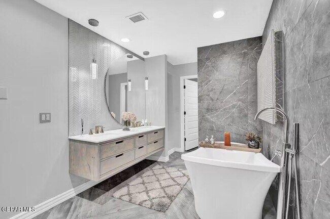 Building Photo - 9100 Parkland Dr