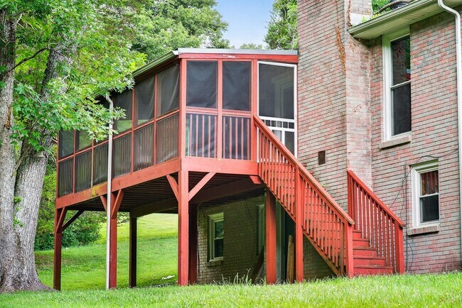 Building Photo - 121 Caldwell Dr