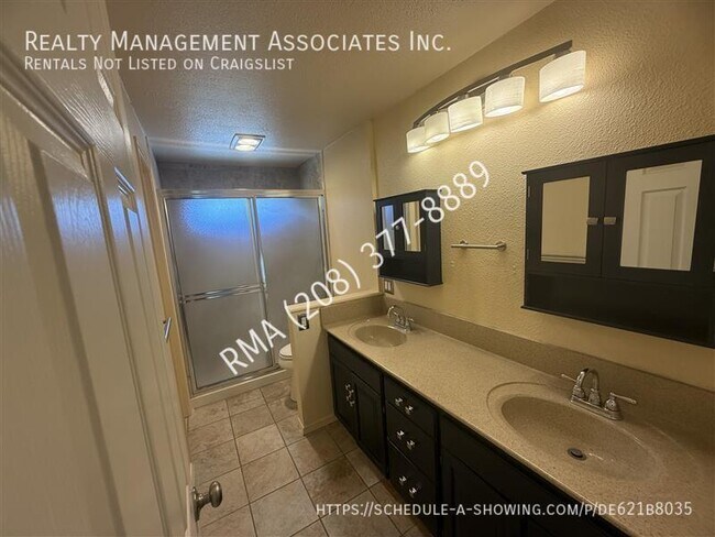 Building Photo - 3540 S Summerset Way