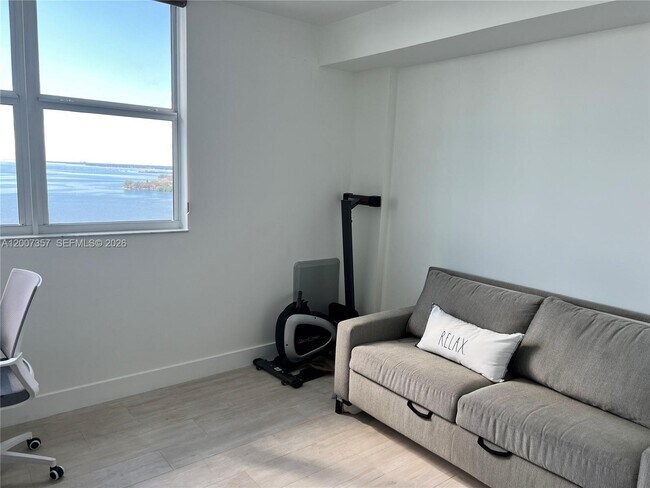 Building Photo - 2475 Brickell Ave