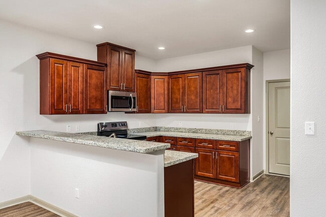 Building Photo - 918 Shady Ln