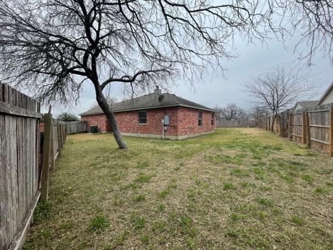 Building Photo - Beautiful One Story Home on a cul-de-sac near Lackland AFB