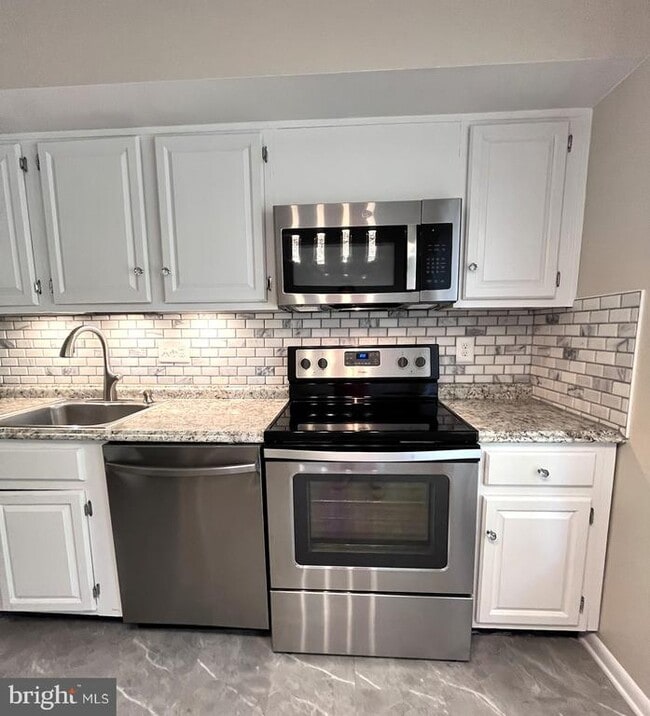 Building Photo - 10704 Muirfield Dr