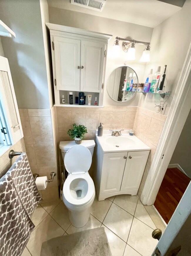 Building Photo - 1500 S Barton St