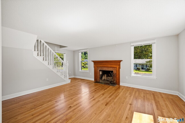Building Photo - 387 Mixville Rd