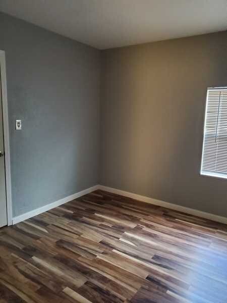 Building Photo - 304 Ruberto St