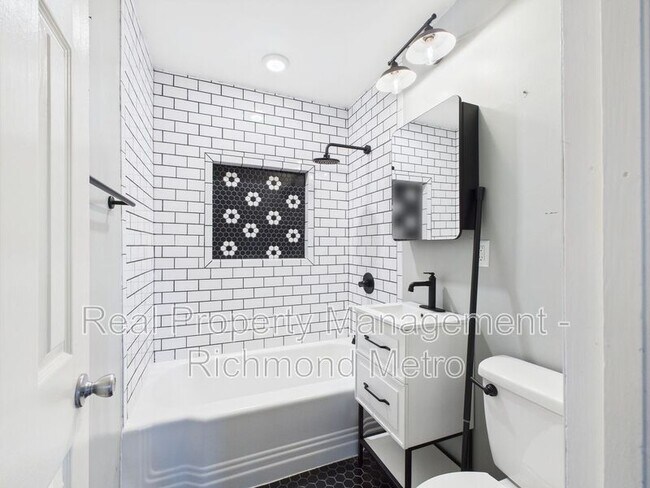 Building Photo - 2306 Kent St