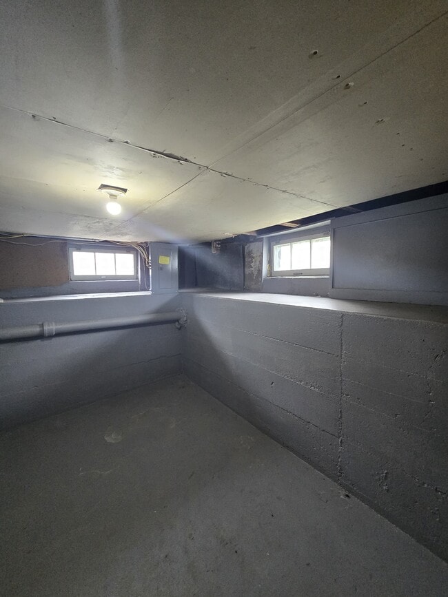 Building Photo - 250 Millwood N