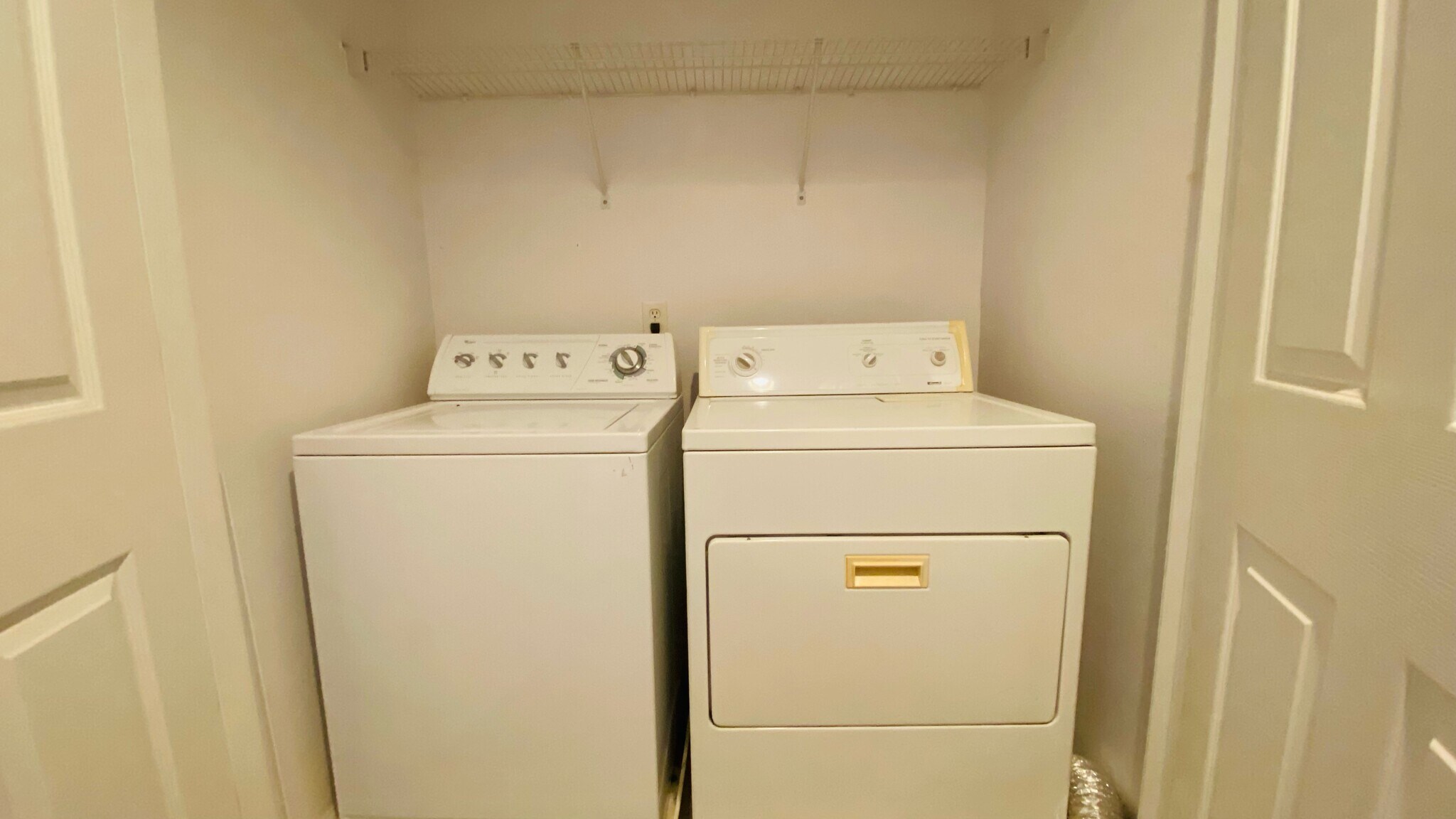Upstairs Washroom - 6405 Shortleaf Pl