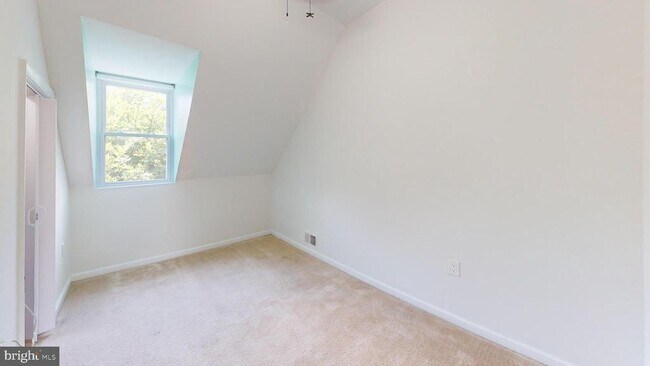 Building Photo - 452 Oakwood St SE