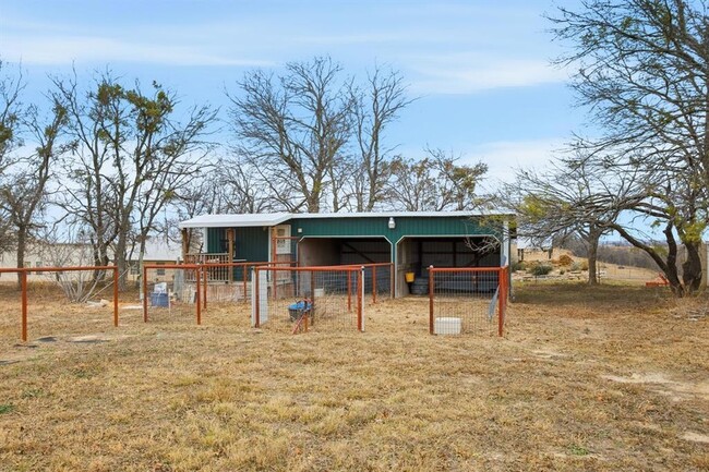 Building Photo - 610 Eastview Dr