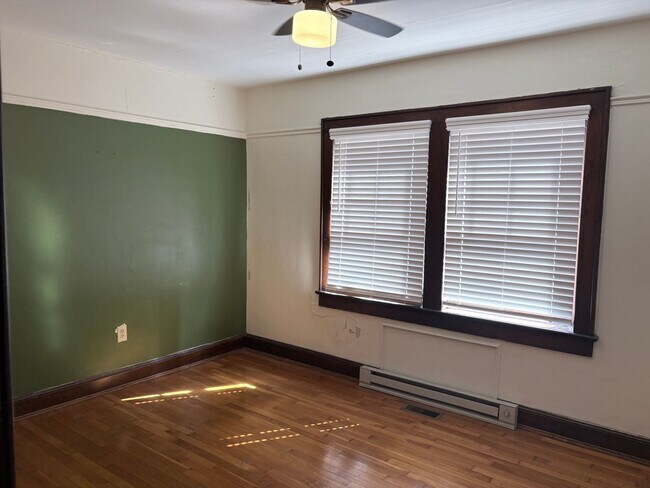 Building Photo - 716 Forest Ave