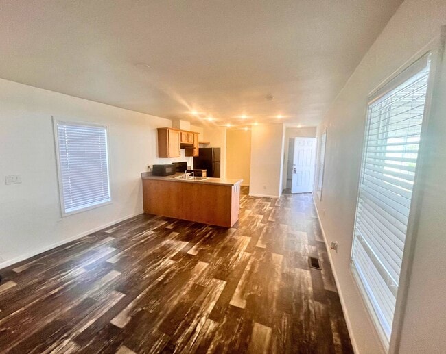 Building Photo - 4100 N Romero Rd