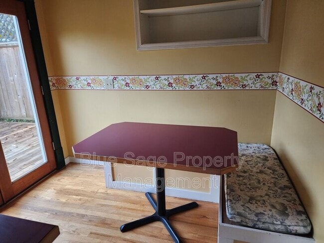 Building Photo - 137 W 13th St