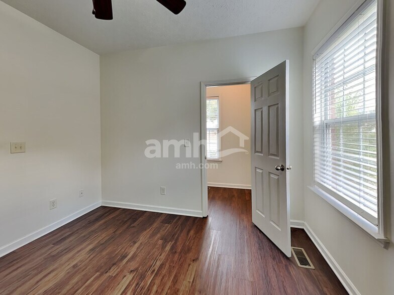 Building Photo - 177 Stanley Dr