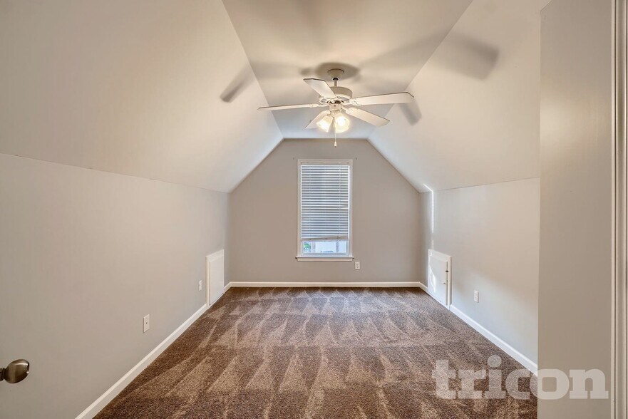 Building Photo - 3587 Vern Way NE
