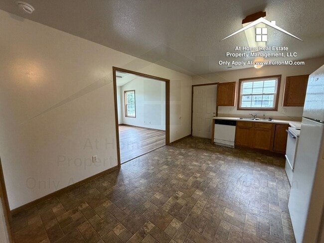 Building Photo - Gates Boulevard 2633–2635 Duplex