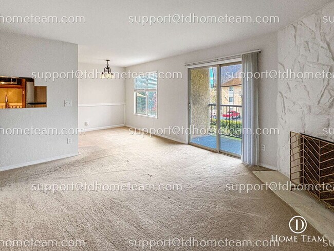 Building Photo - "Chic & Cozy 2-Bed Condo Retreat in Kirkland - 923 Sq Ft of Modern Living!"