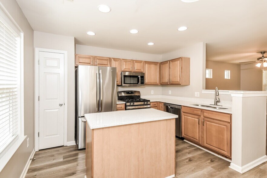 Building Photo - 6225 Smoke Ridge Ln