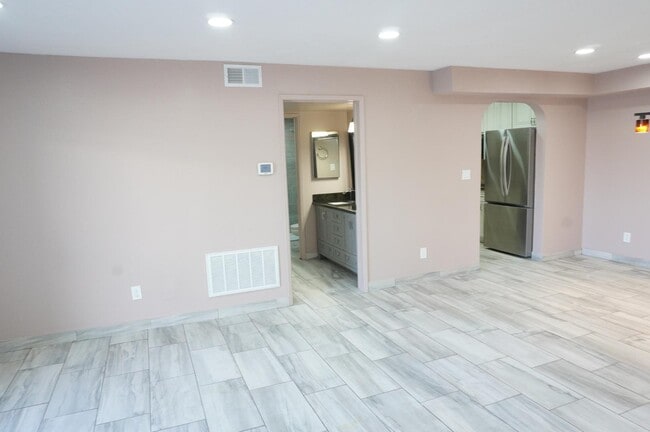 Building Photo - 10444 N 69th St